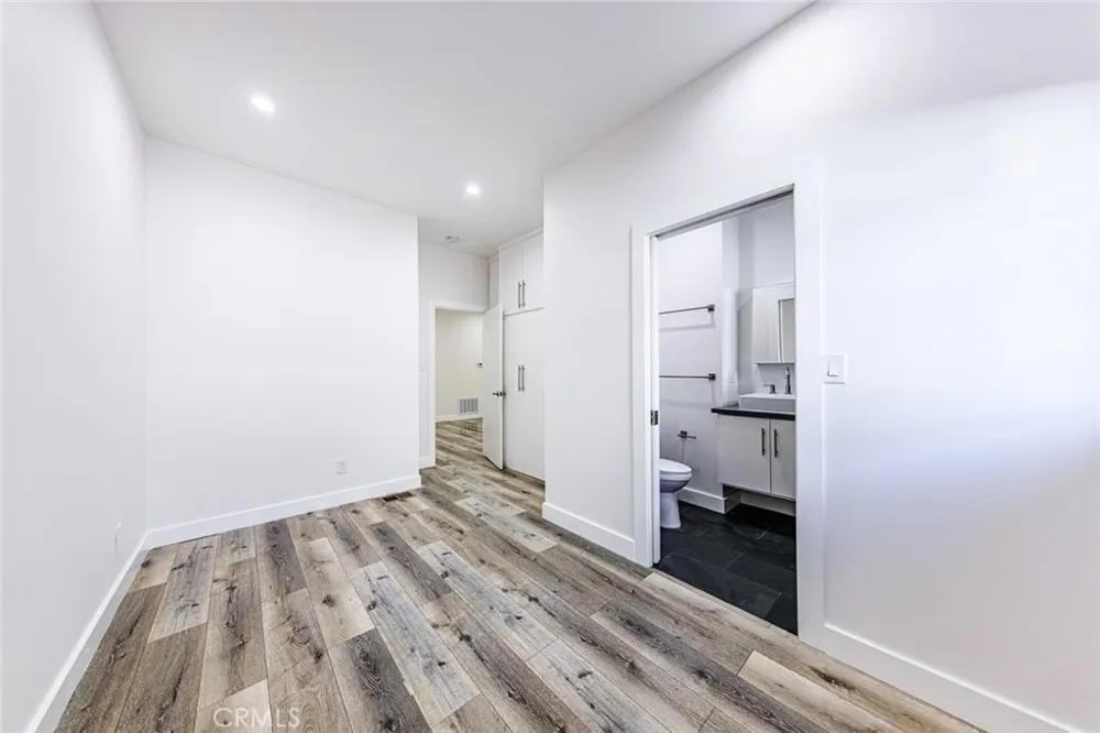 566 Oak Street Glendale, CA 91204