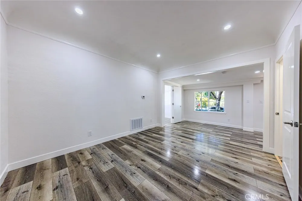 566 Oak Street Glendale, CA 91204