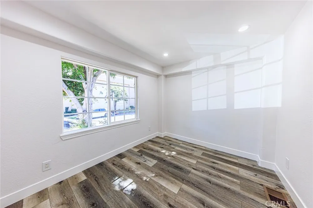 566 Oak Street Glendale, CA 91204