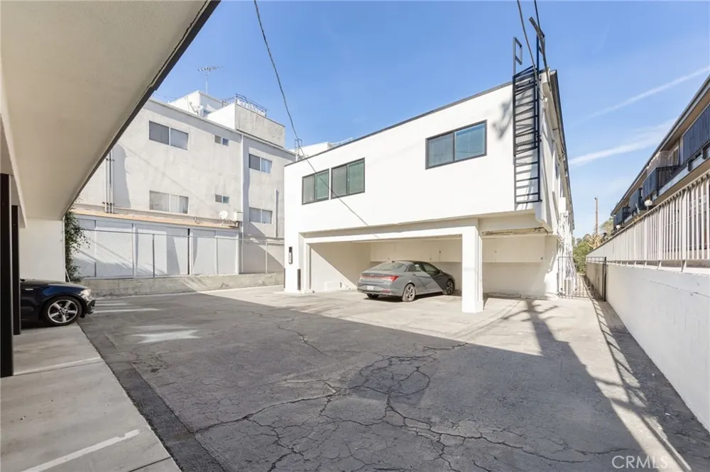 13018 Valleyheart Drive #11 Studio City, CA 91604
