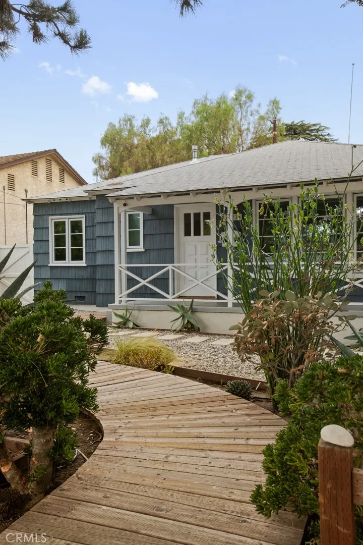 10215 Eldora Avenue Sunland, CA 91040