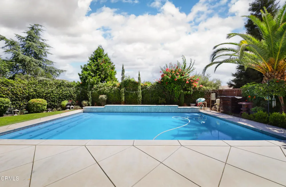 5902 Grizzly Peak Drive Bakersfield, CA 93311