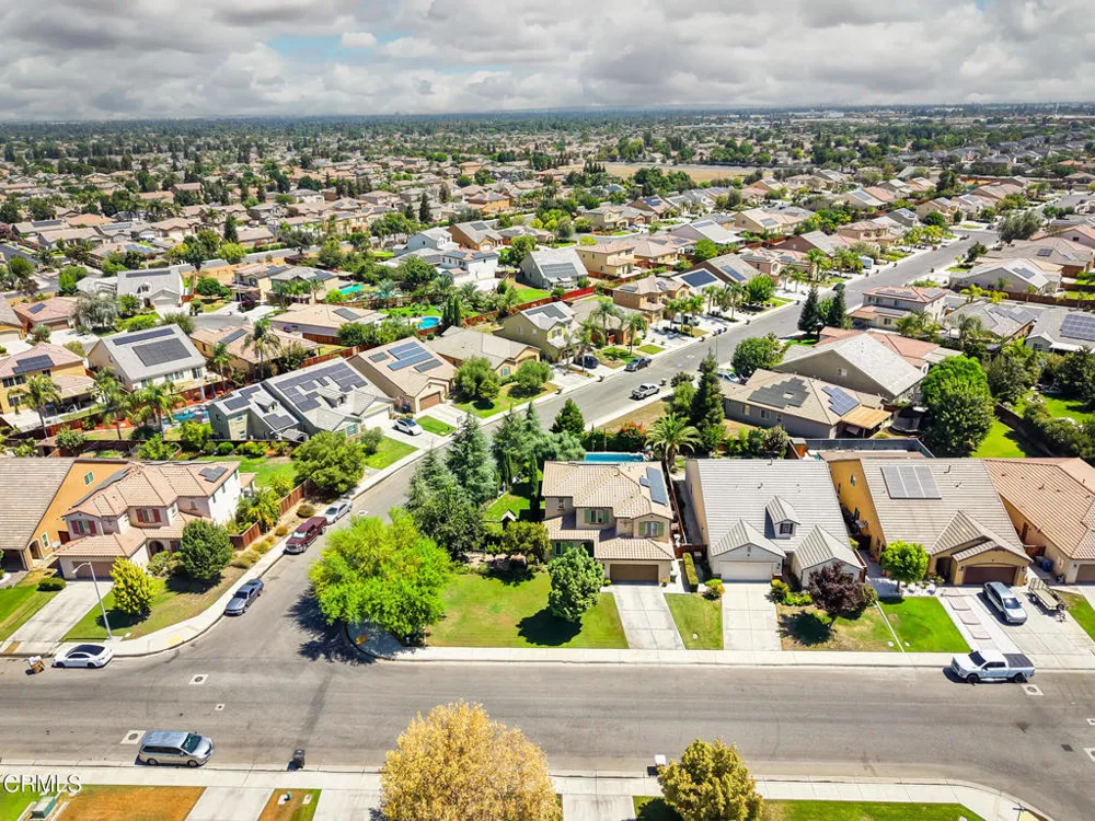 5902 Grizzly Peak Drive Bakersfield, CA 93311
