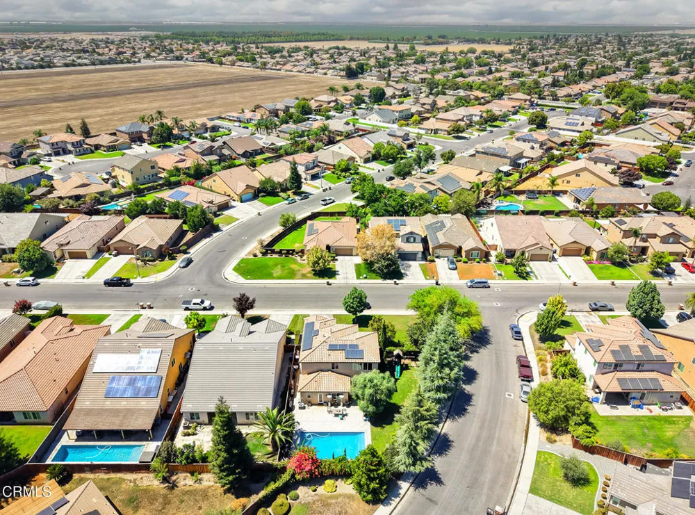 5902 Grizzly Peak Drive Bakersfield, CA 93311