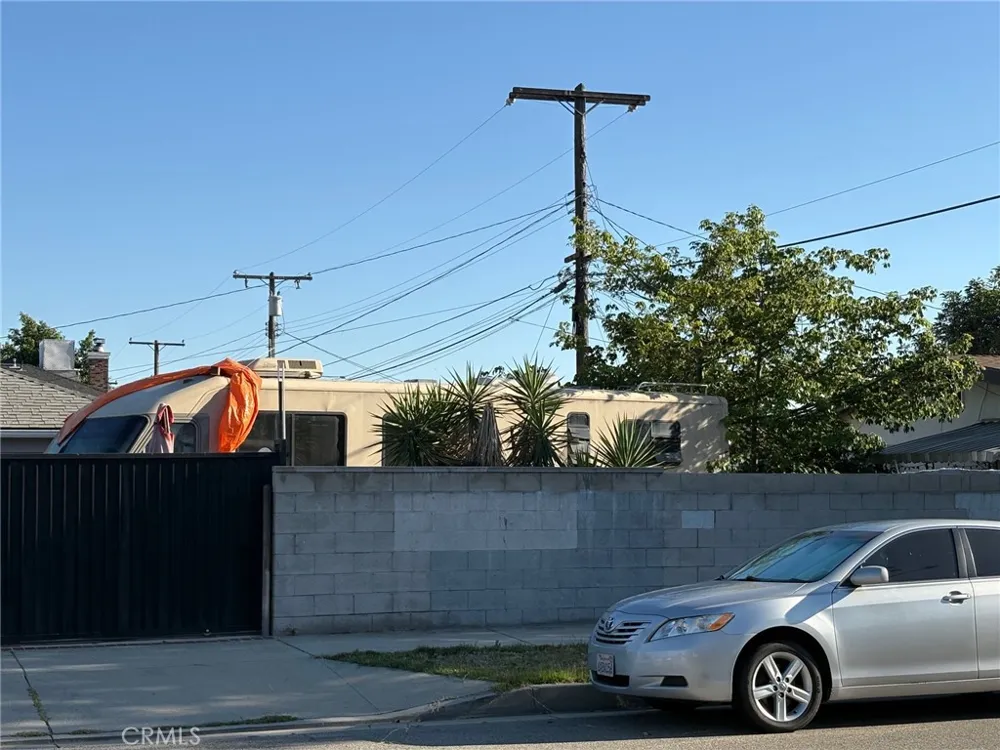 547 Angeleno Avenue Azusa, CA 91702