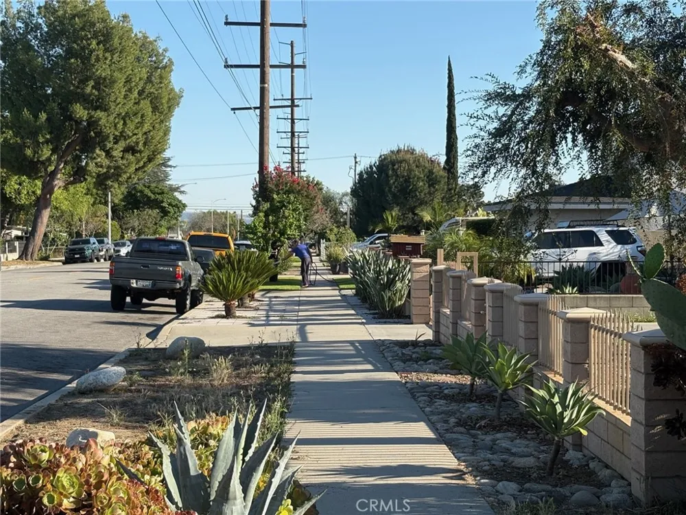 547 Angeleno Avenue Azusa, CA 91702