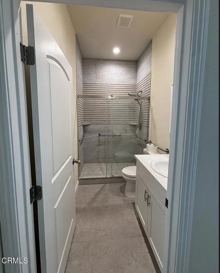 24098 Via Vista Valencia, CA 91354