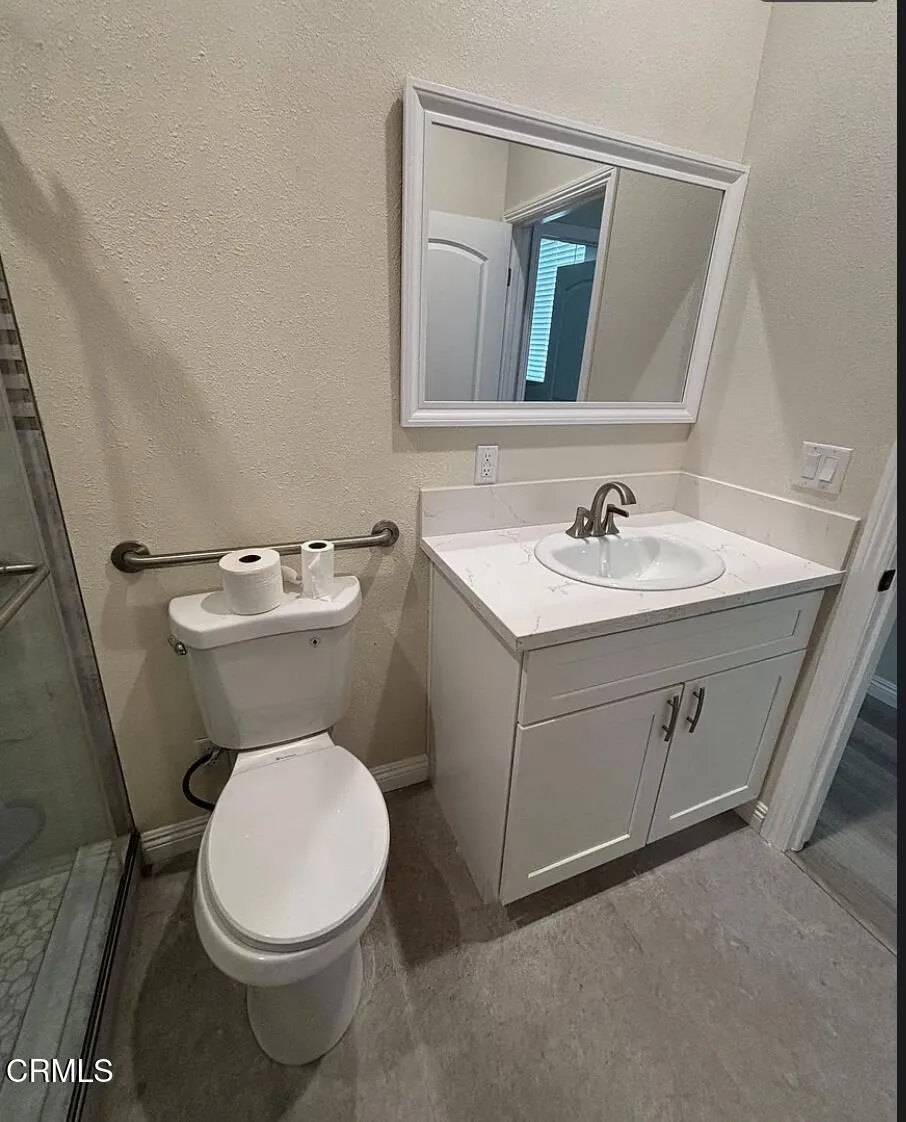 24098 Via Vista Valencia, CA 91354