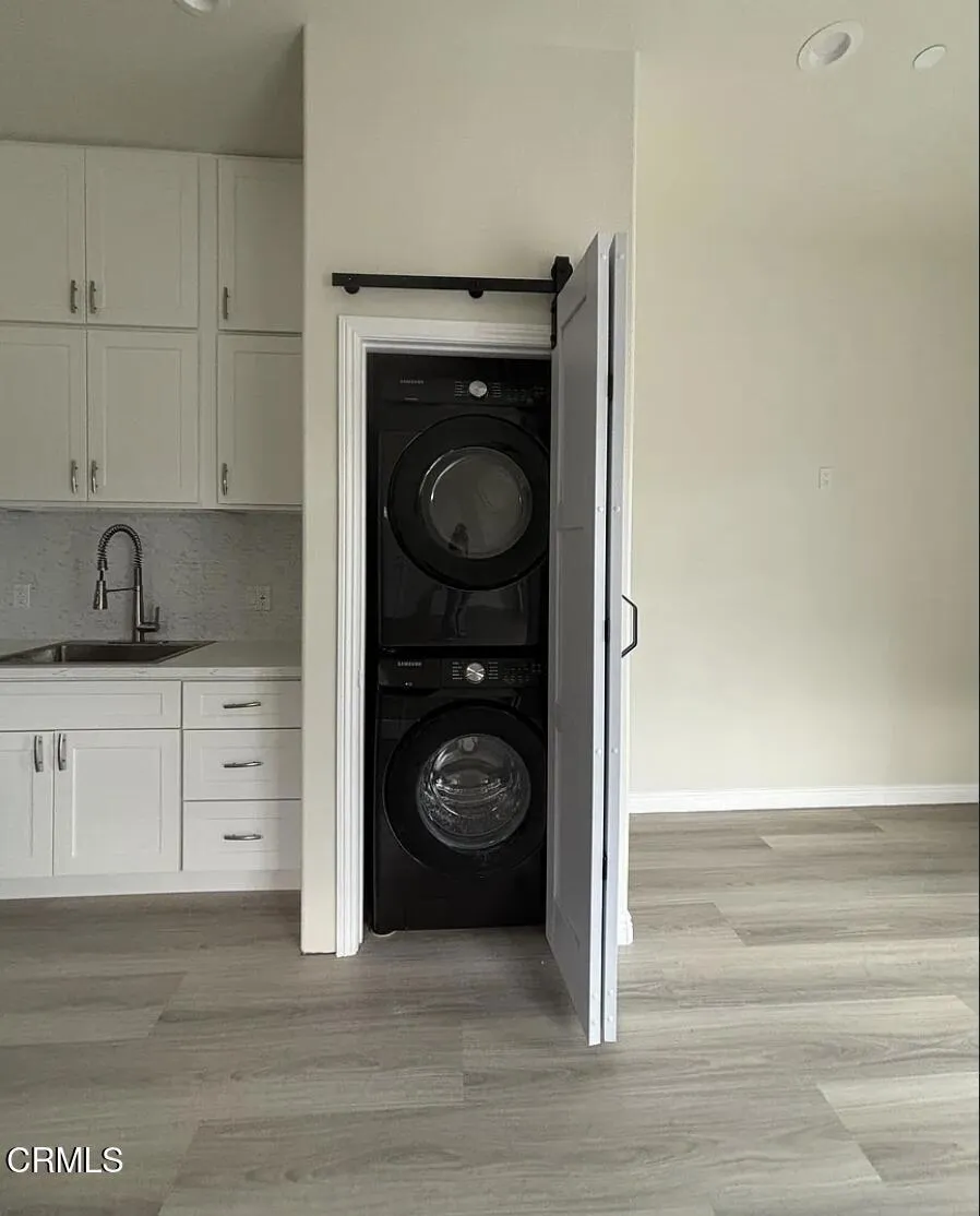24098 Via Vista Valencia, CA 91354