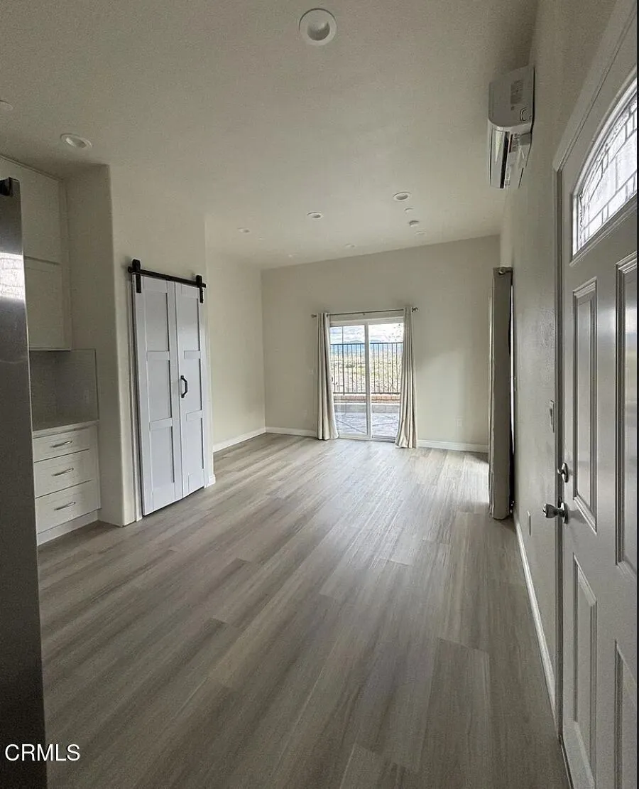 24098 Via Vista Valencia, CA 91354