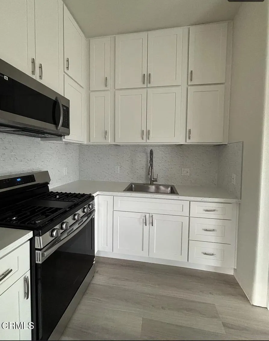 24098 Via Vista Valencia, CA 91354