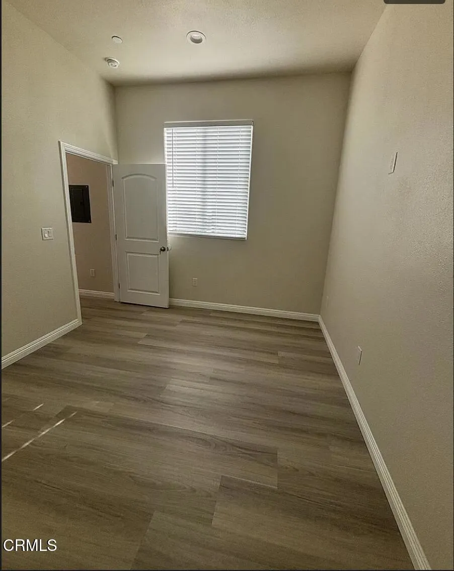 24098 Via Vista Valencia, CA 91354