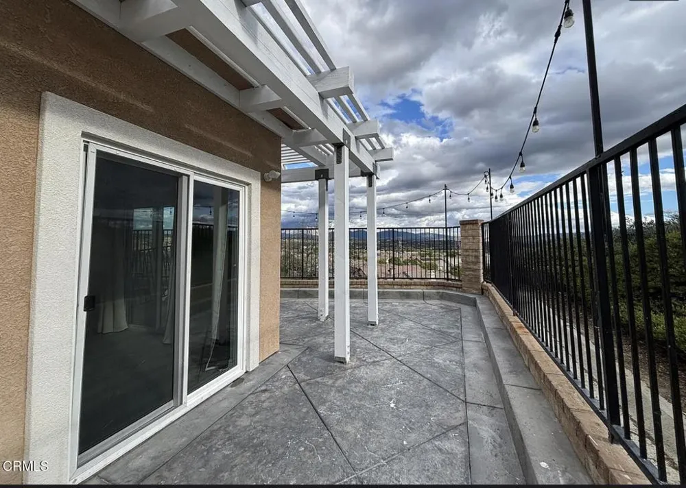 24098 Via Vista Valencia, CA 91354