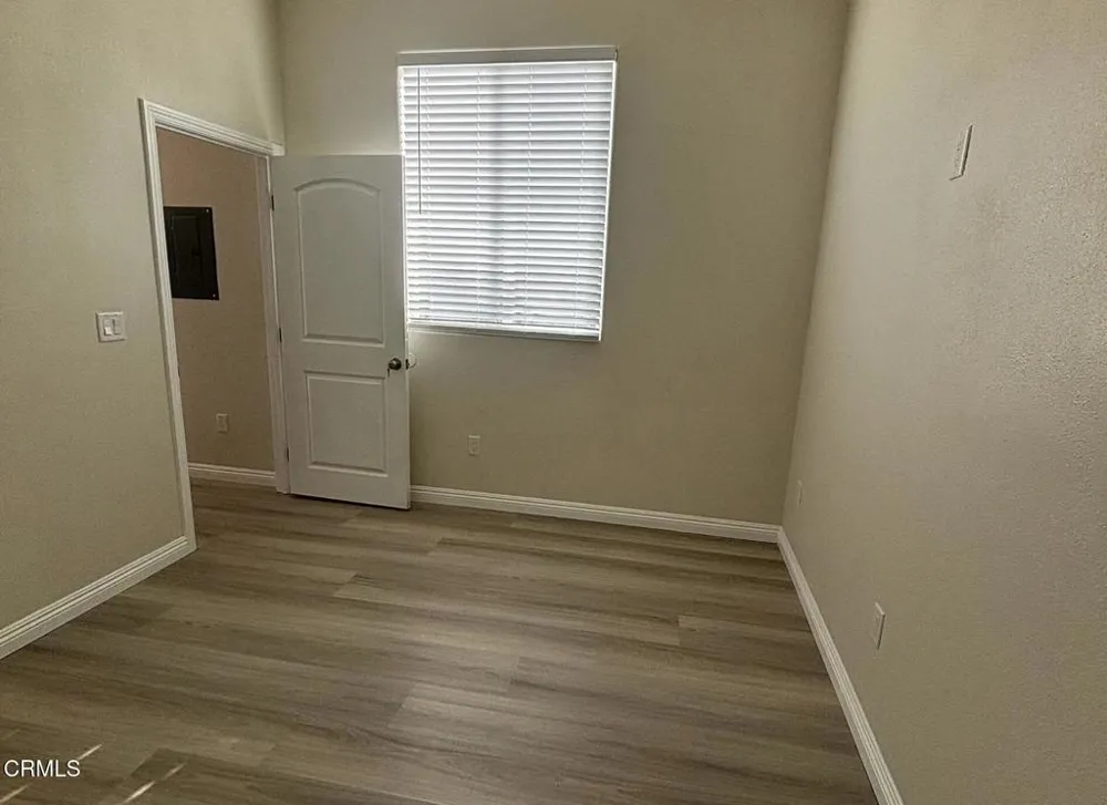 24098 Via Vista Valencia, CA 91354