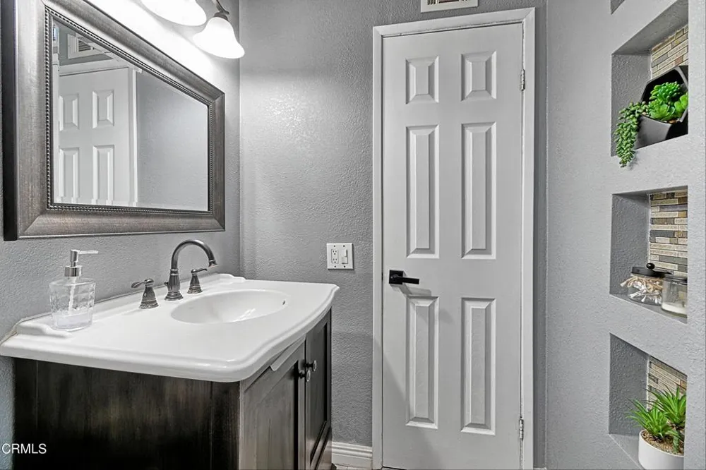 861 Calle Camelia Camarillo, CA 93010