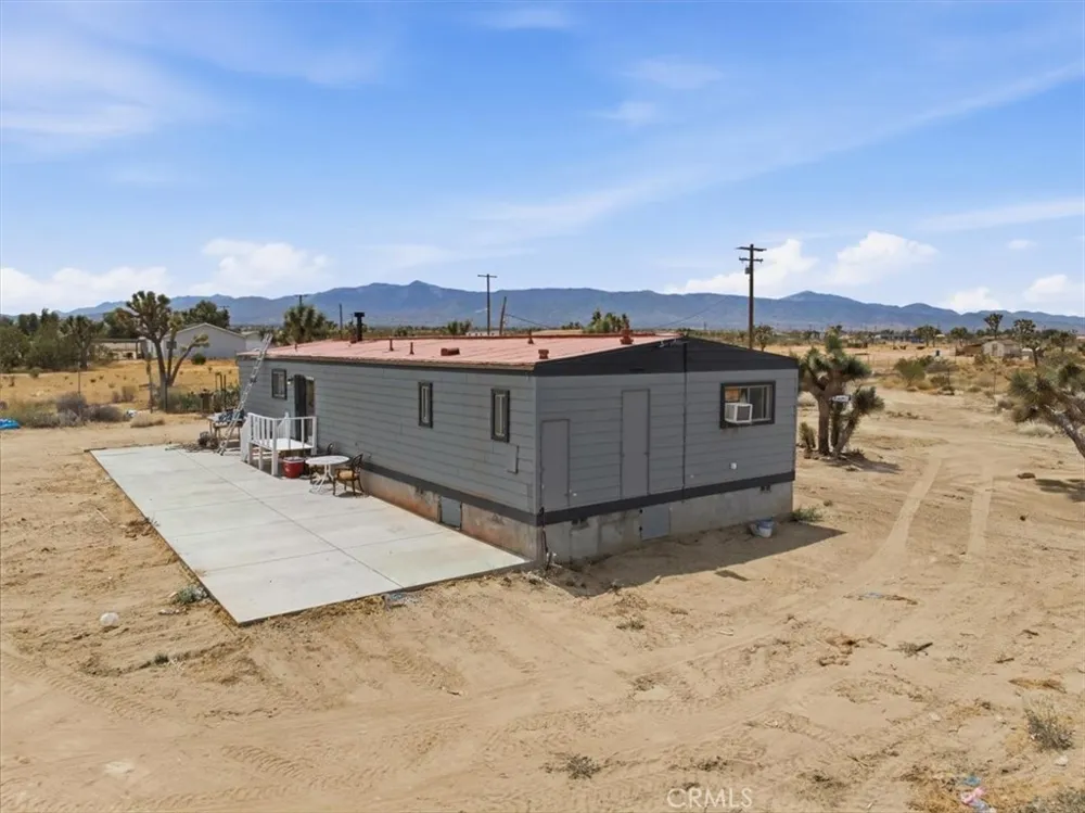 13475 Ailanthus Phelan, CA 92371