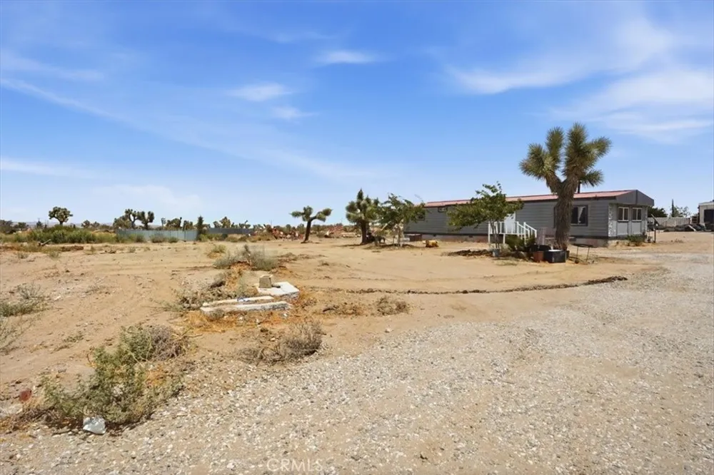 13475 Ailanthus Phelan, CA 92371