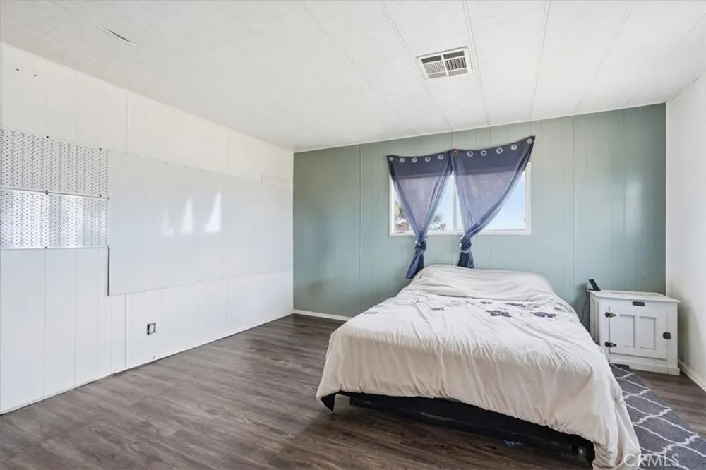 13475 Ailanthus Phelan, CA 92371