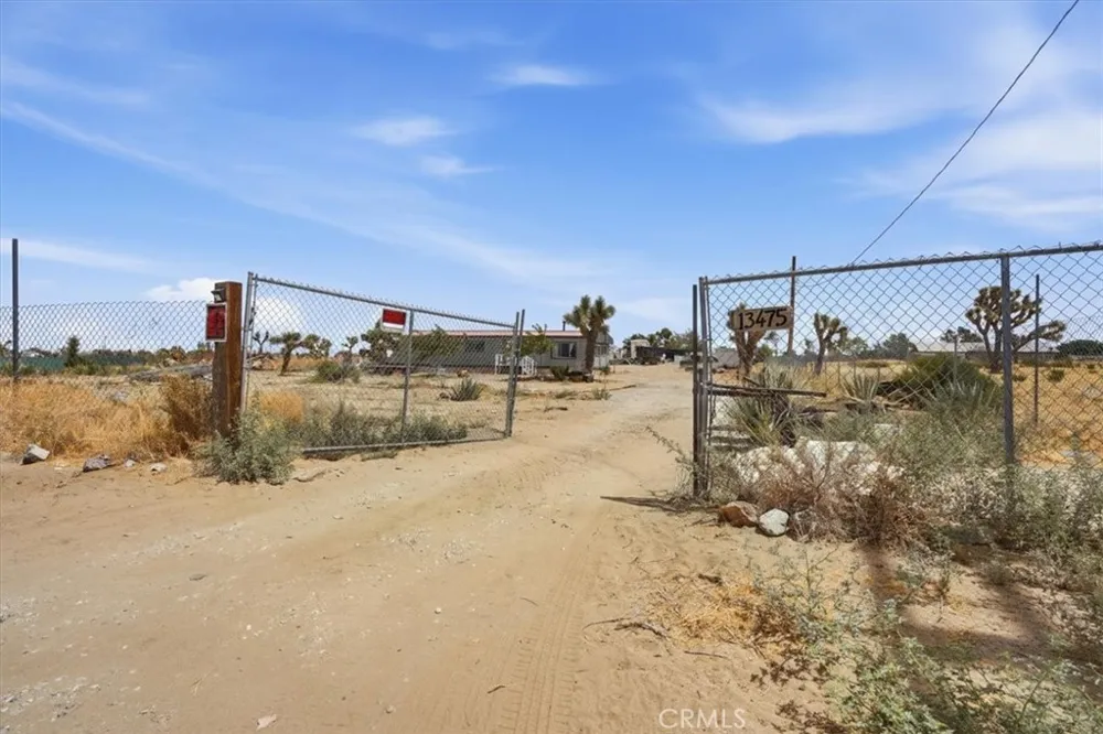 13475 Ailanthus Phelan, CA 92371
