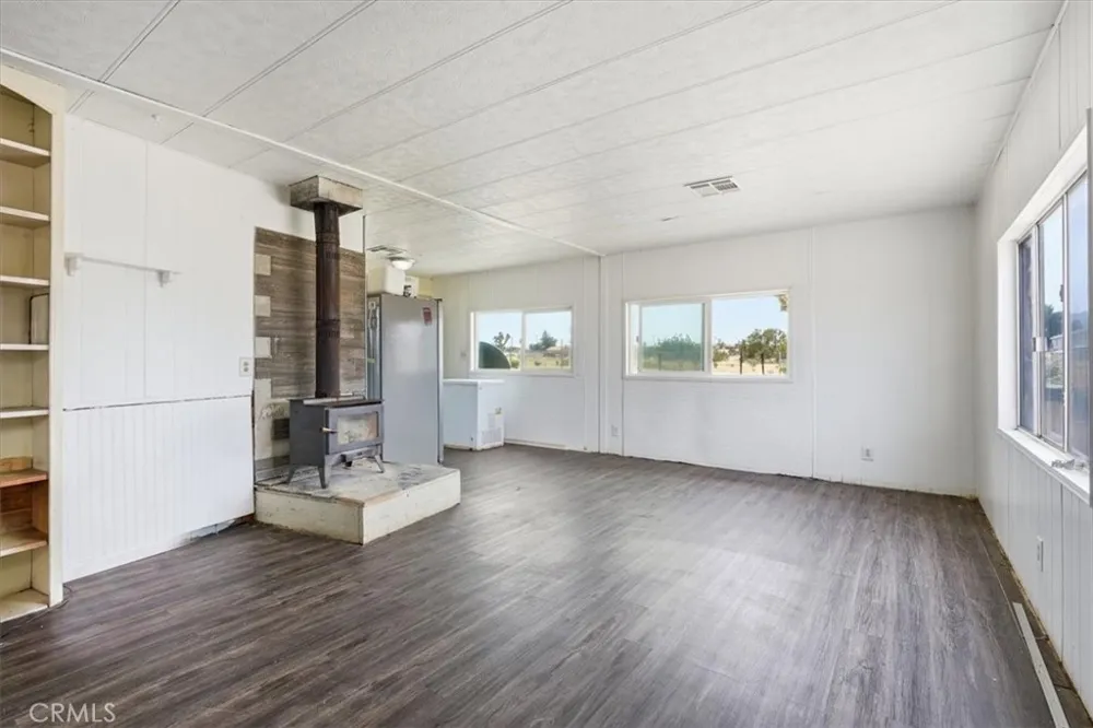 13475 Ailanthus Phelan, CA 92371