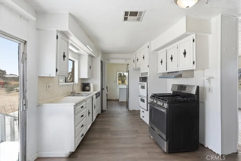 13475 Ailanthus Phelan, CA 92371