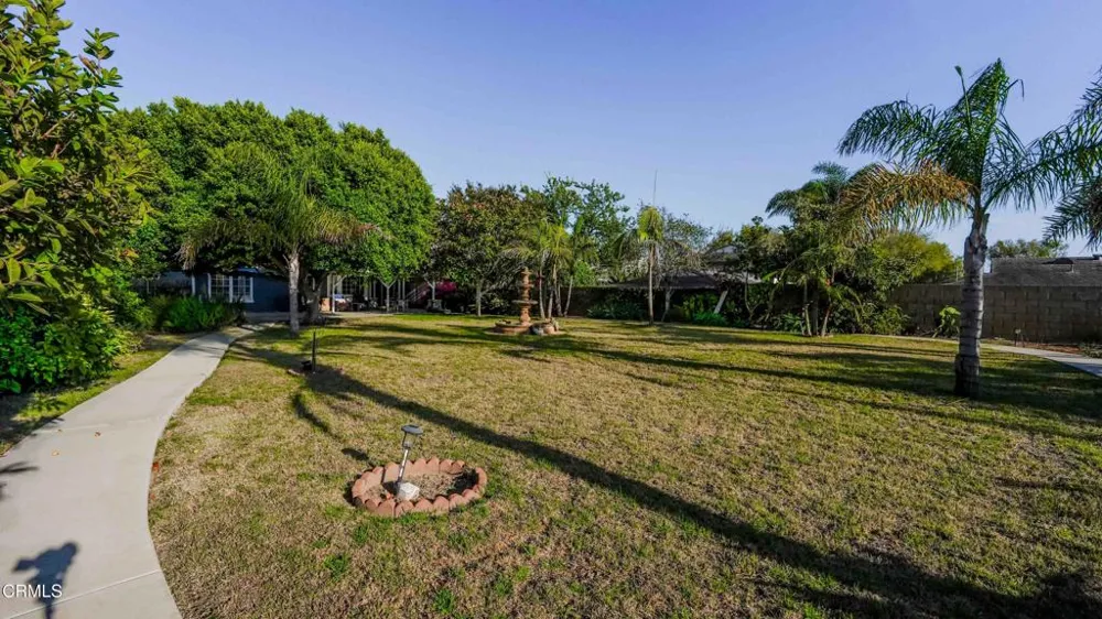 1977 El Cajon Circle Oxnard, CA 93035