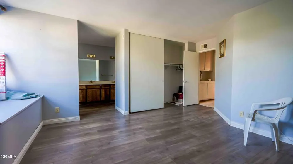 1977 El Cajon Circle Oxnard, CA 93035