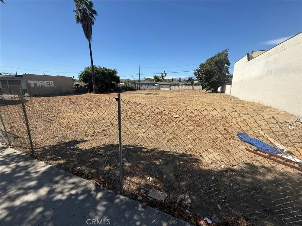 1265 W Holt Pomona, CA 91768