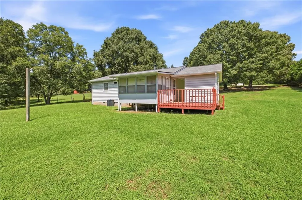 1315 White Hill School Road Commerce, GA 30529