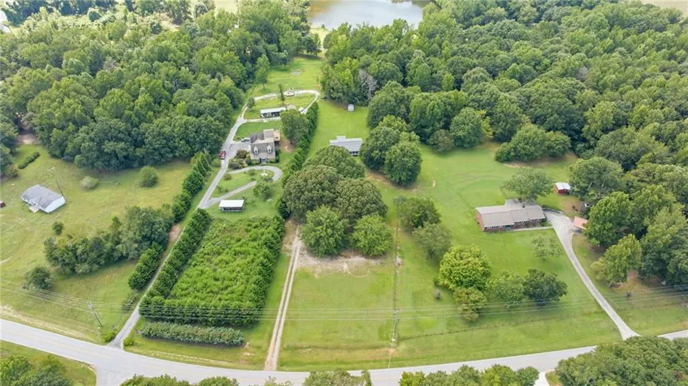 1315 White Hill School Road Commerce, GA 30529