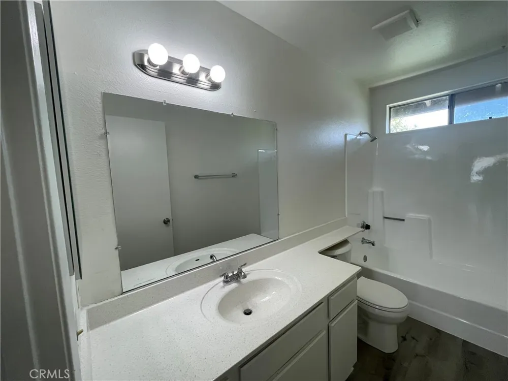 810 S Citrus #11 Azusa, CA 91702