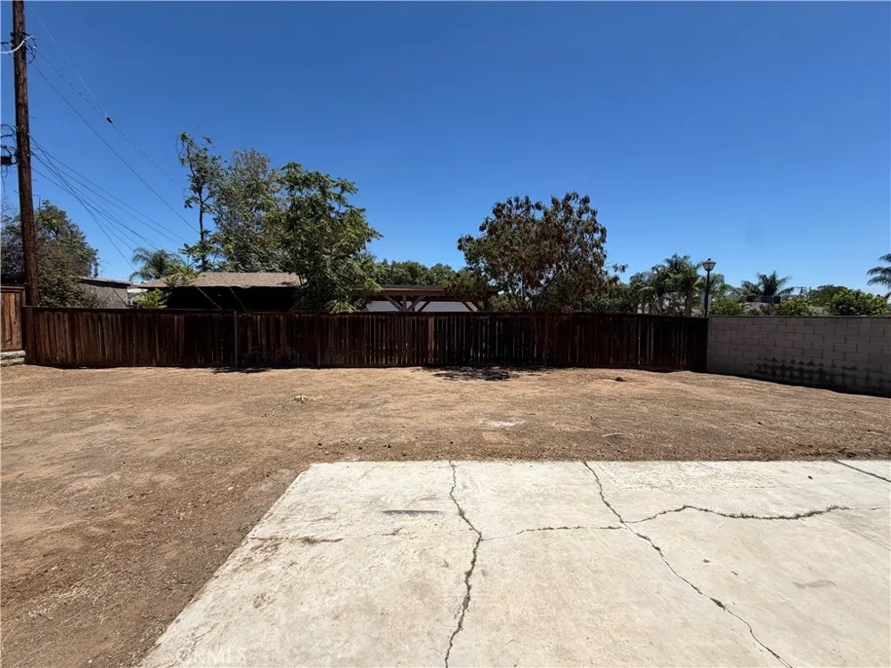 9227 Bruce Avenue Riverside, CA 92503