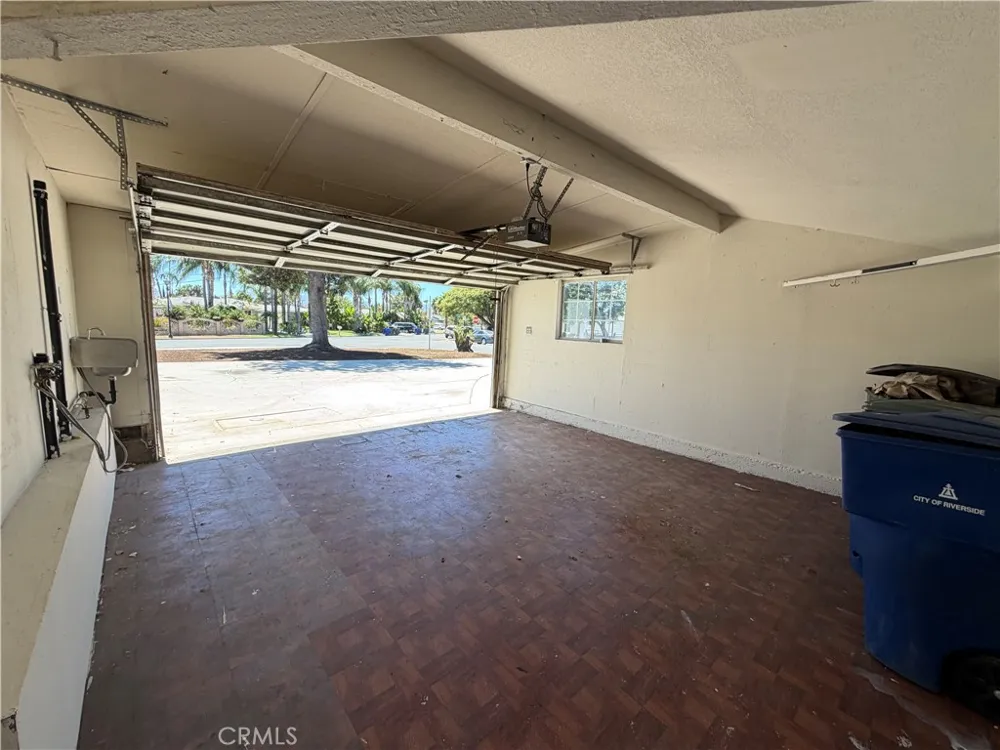 9227 Bruce Avenue Riverside, CA 92503