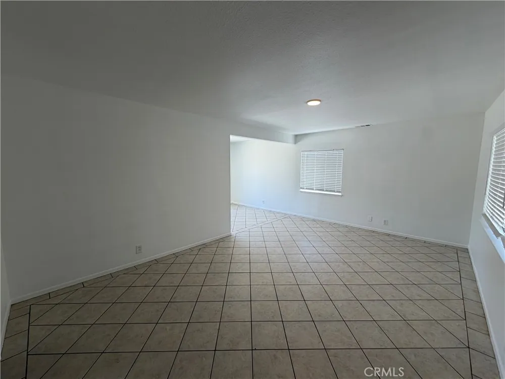 9227 Bruce Avenue Riverside, CA 92503