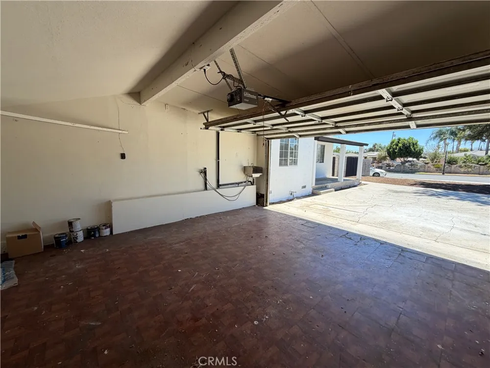 9227 Bruce Avenue Riverside, CA 92503