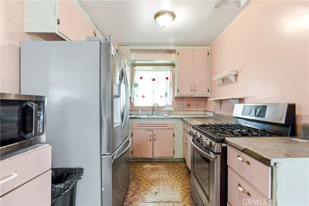 17292 Owen Street Fontana, CA 92335