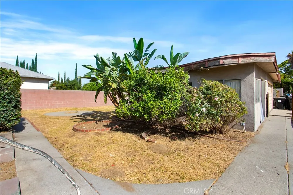 17292 Owen Street Fontana, CA 92335