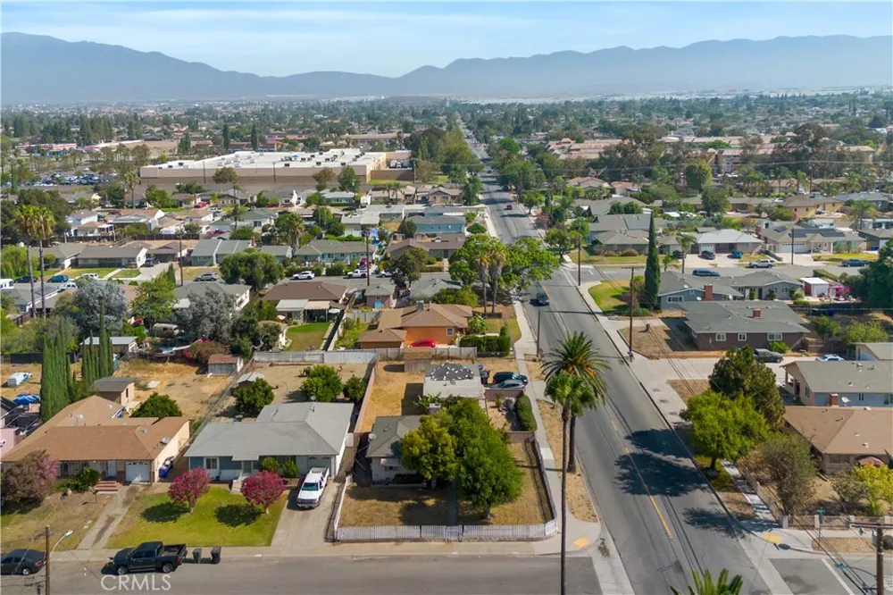 17292 Owen Street Fontana, CA 92335