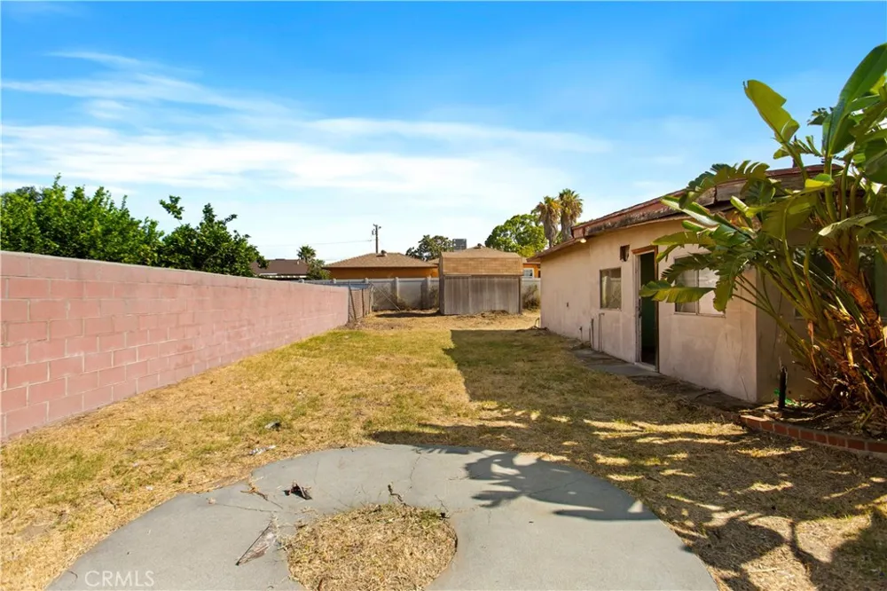 17292 Owen Street Fontana, CA 92335