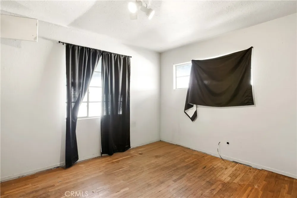 17292 Owen Street Fontana, CA 92335