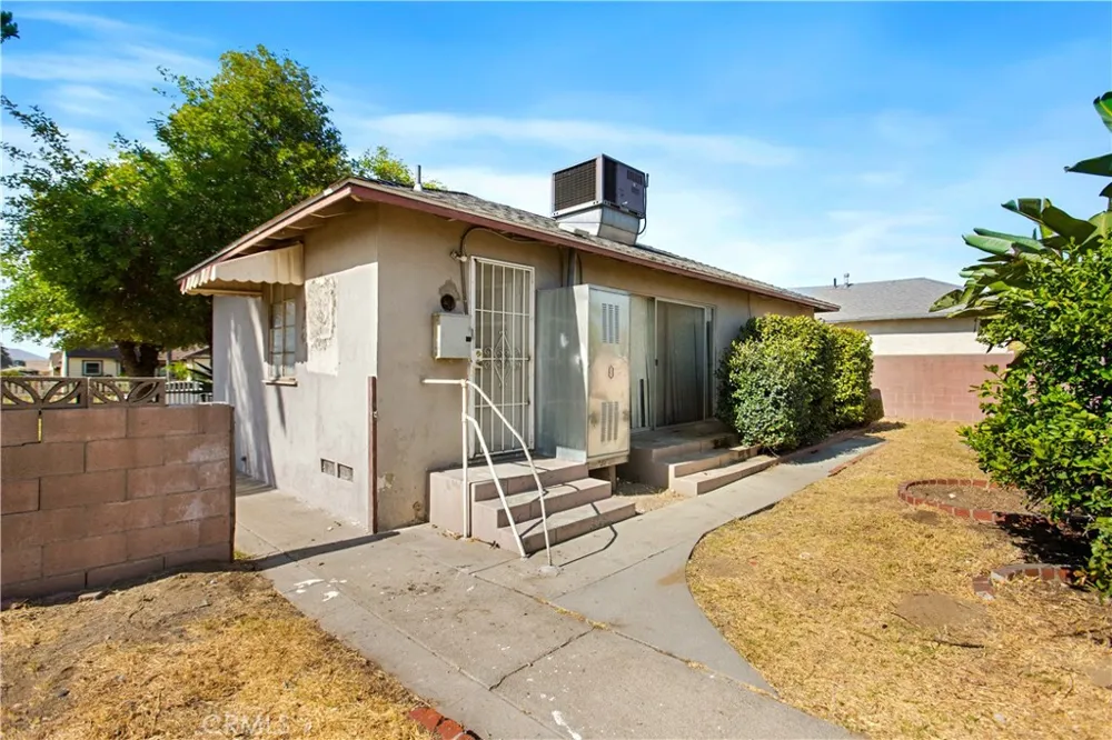 17292 Owen Street Fontana, CA 92335