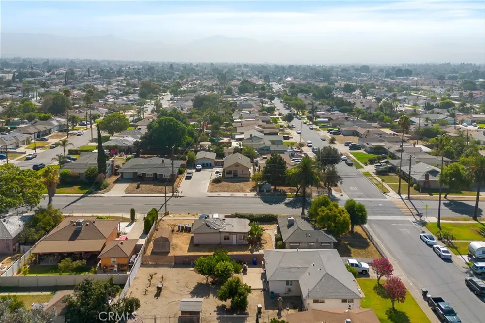 17292 Owen Street Fontana, CA 92335