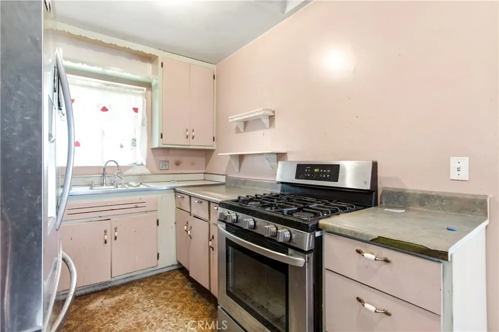 17292 Owen Street Fontana, CA 92335