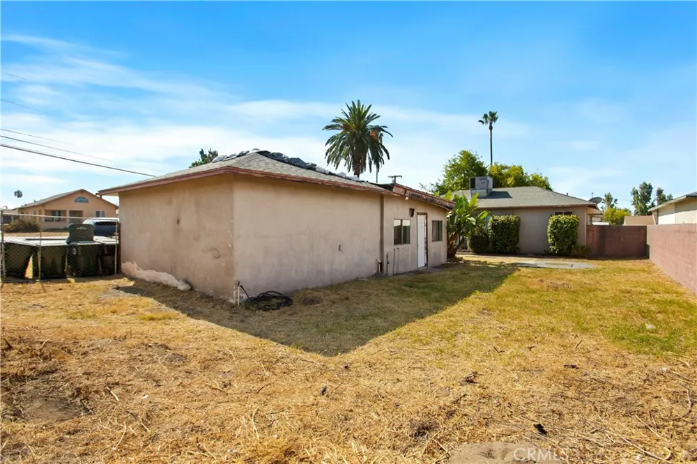 17292 Owen Street Fontana, CA 92335