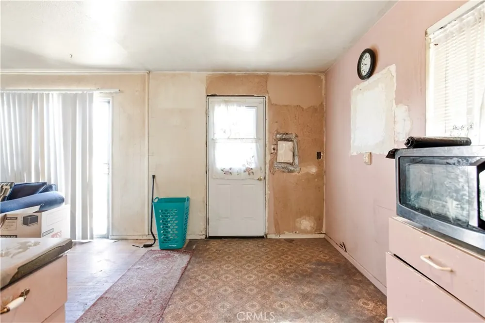 17292 Owen Street Fontana, CA 92335