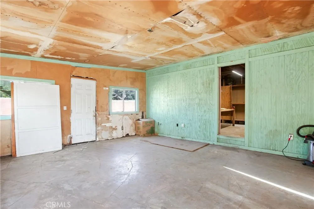 17292 Owen Street Fontana, CA 92335