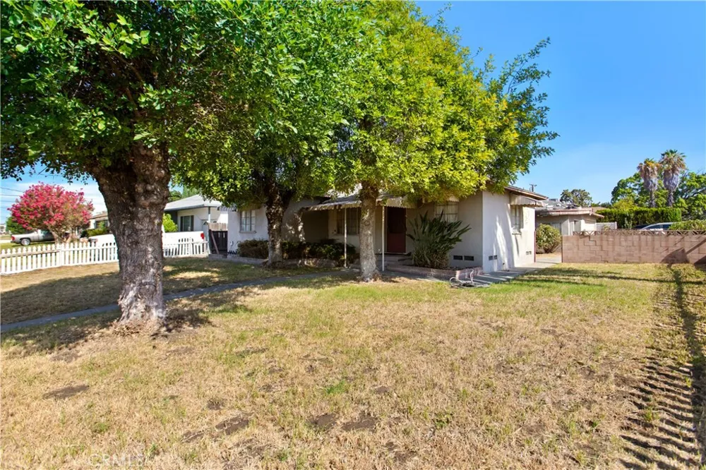 17292 Owen Street Fontana, CA 92335