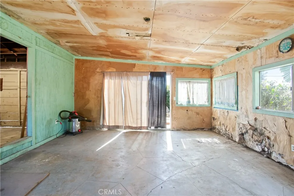 17292 Owen Street Fontana, CA 92335