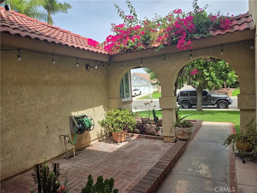 831 W El Molino Bloomington, CA 92316