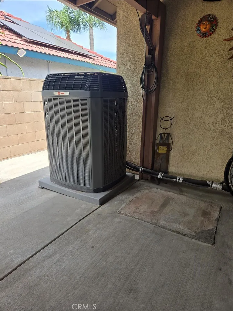 831 W El Molino Bloomington, CA 92316